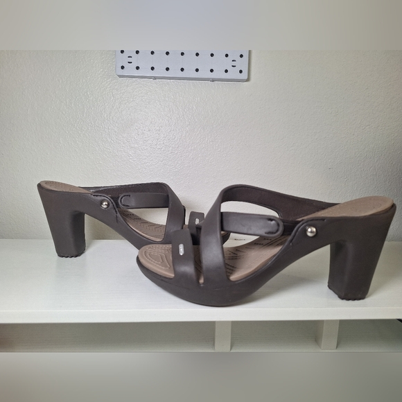 CROCS Shoes - Brown Crocs Cyprus IV strappy platform sandals